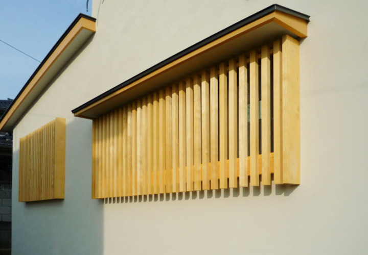 防犯と目隠しのための木製格子