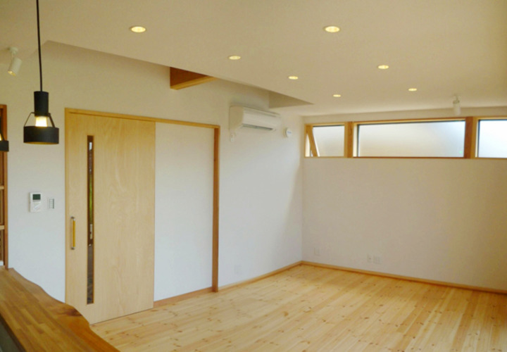 吹き抜けによりリビングの通風を採ります