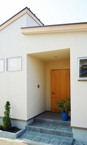 シンプルなエントランス