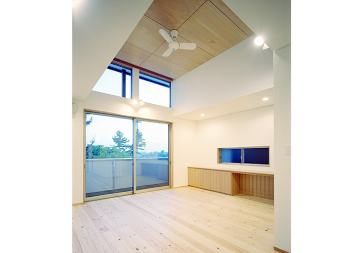 明るさと開放感を感じるリビング