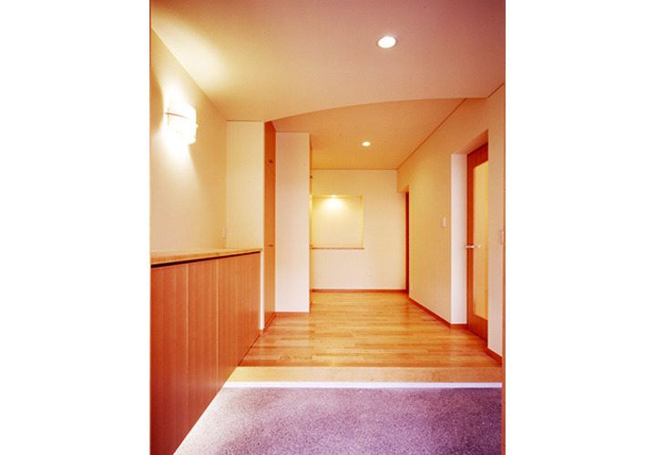 天井の曲線が優しい印象の玄関ホール