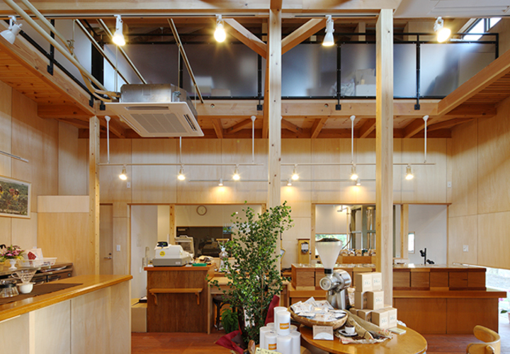 無垢材をふんだんに利用した室内