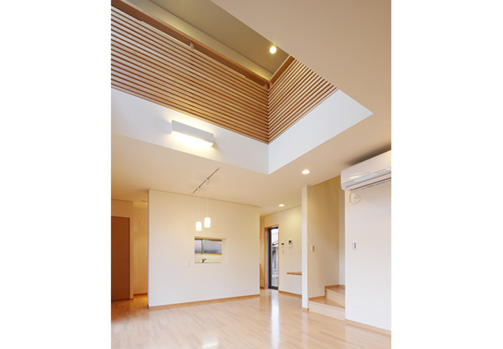 開放感のある吹き抜けがあるリビング