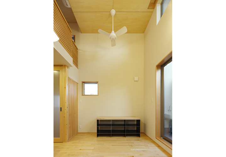 シーリングファンのあるリビング吹抜