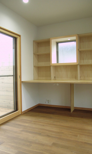 子どもの勉強机にも書斎にもなるワークスペース