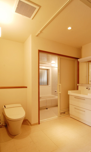 広く使いやすいバリアフリーに配慮したバストイレスペース