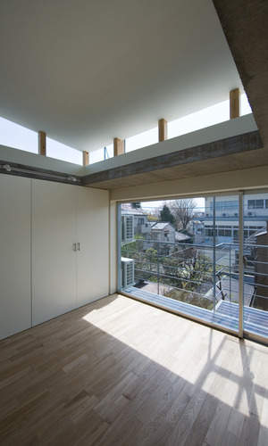 開けた方角の窓からは抜けの景色も楽しめる