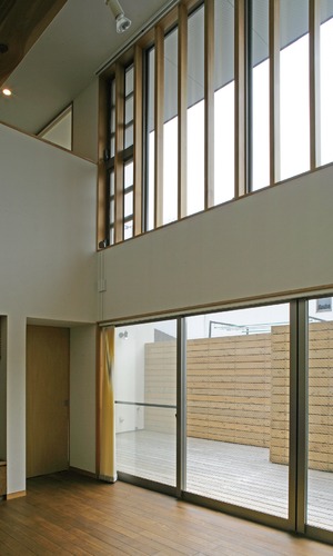 2階3階と吹き抜けの開放的なリビング