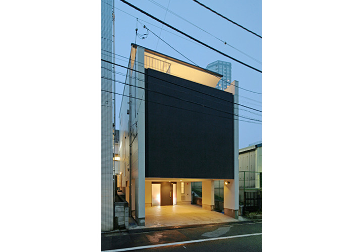 やわらかな光を放つ庇