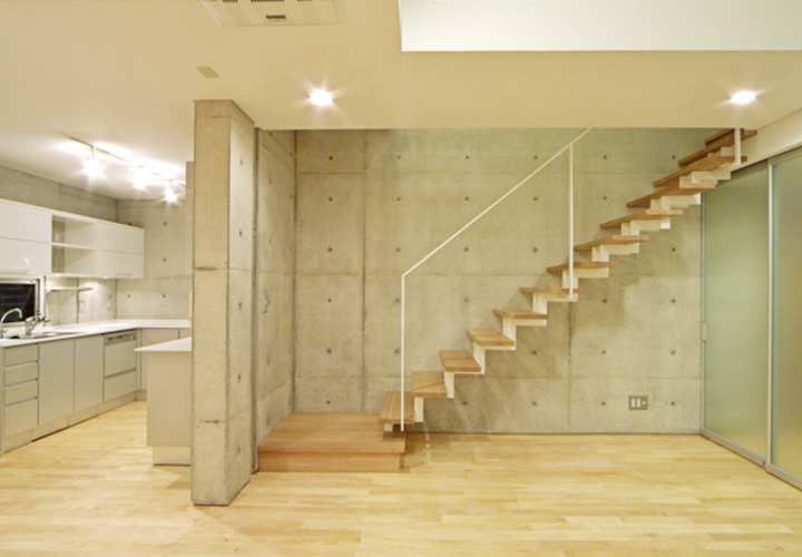 リビング脇のオープン階段