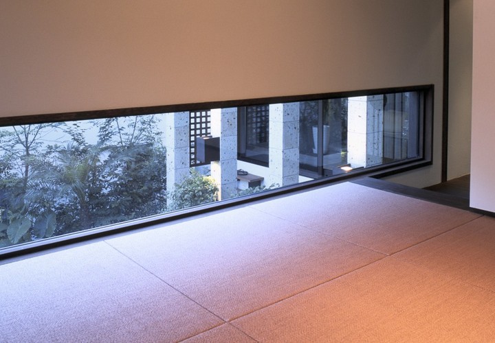 窓から見える緑は大自然のリゾートにいるよう