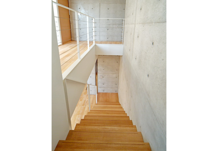 自然光が入る明るい階段