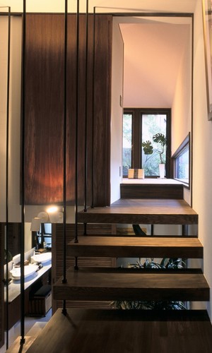 スキップフロアで広がりと開放感を感じる室内