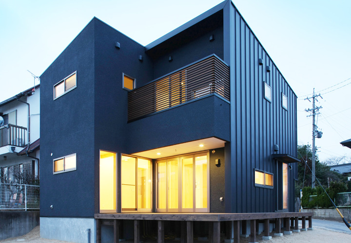 ウッドデッキを眺める