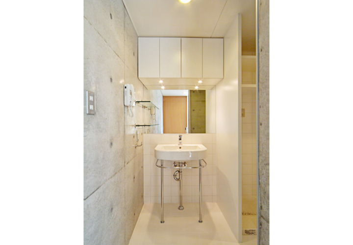 ホワイトでコーディネートした洗面スペース