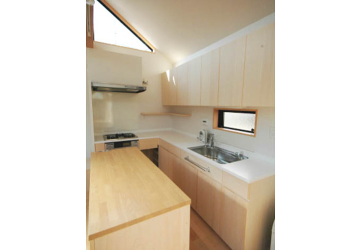 優しい木の色合いのキッチン