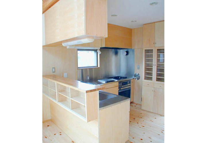 広々としたワークスペースを確保したキッチン