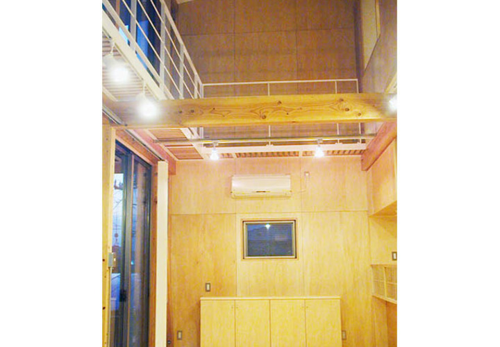 木材をふんだんに使用した優しい印象の室内