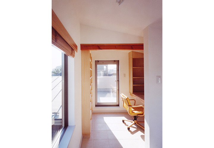 壁面収納のある書斎スペース