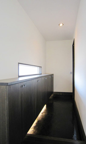 喧騒と静寂の中間領域、玄関