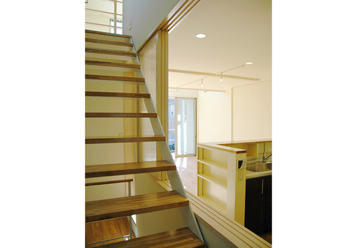 階段ホールから見るLDK