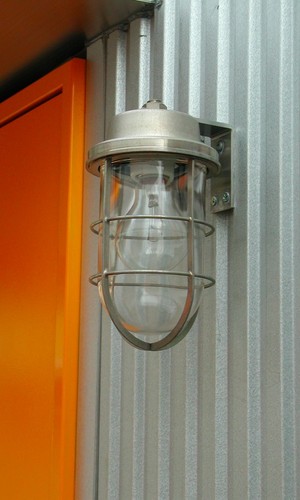 マリンライトのようなおしゃれな玄関灯