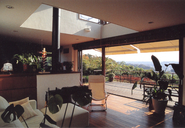 リビングからの眺望を楽しむ