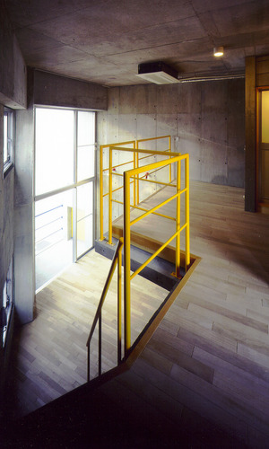 メゾネットでシンプルな室内だから住み手が自由に楽しめる