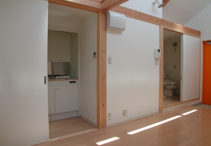 トイレバスルームやキッチンも戸を閉めればワンルームもすっきり