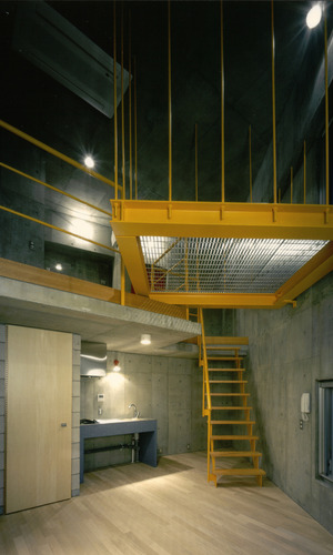 吹き抜け4.5メートルで小さいながらもダイナミックに使える室内