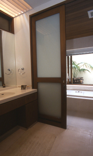 トップライトの光筒を照明とする