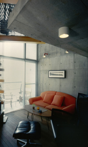 鮮やかな家具やインテリアでカラフルシンプルモダン