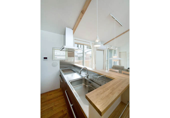 リビングを見渡せるカウンターキッチン