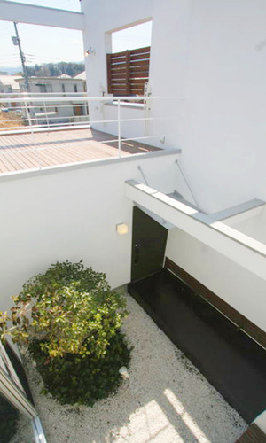 どこからでも中庭に通じる抜けの良さ