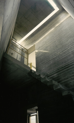 7メートルの吹き抜けの階段ホール