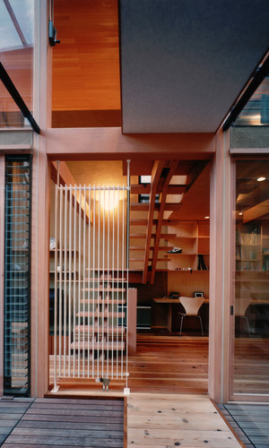 刻々と変わる太陽の光や吹き抜ける風を感じられる住まい