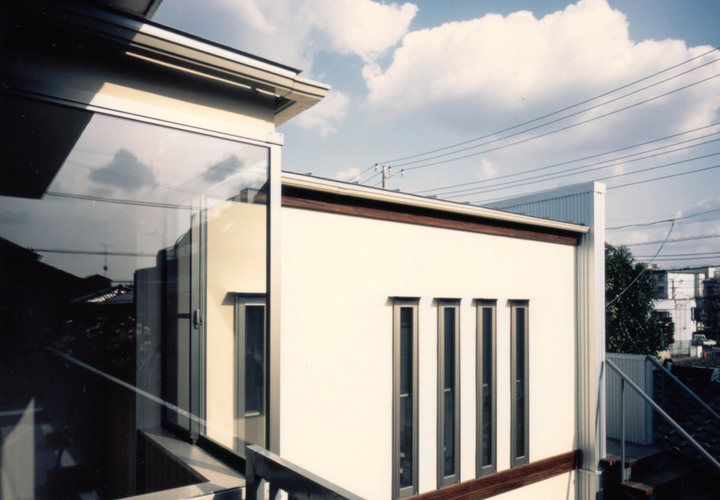 2階子世帯は増築部分の外階段からのアクセスで完全に独立した住まい