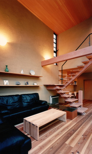 テラスに面するガラスを開ければ全開でテラスと繋がるリビング