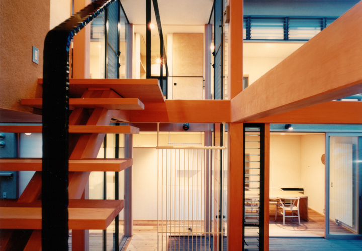 どこまでも室内でどこまでもデッキテラスの様な開放的な空間