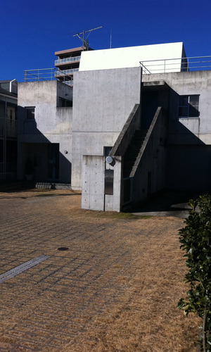 歯科医院併用住宅で患者用に駐車スペースは緑化ブロック舗装