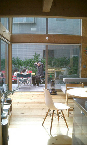 晴れた日にはテラスで食事を