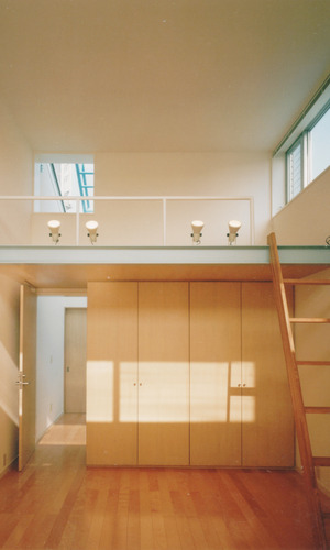 3階にはロフトにハイサイド窓を設けて更に明るく少しでも広く使える室内