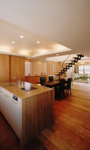 生活感のあるものは全部収納にすっきりしたダイニングキッチン