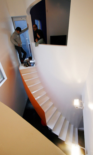 吹抜けの中にある子供達が楽しめる階段