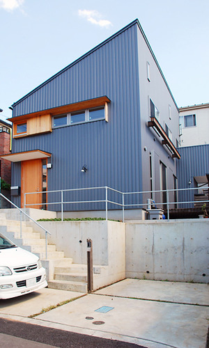 シンプルな正面外観