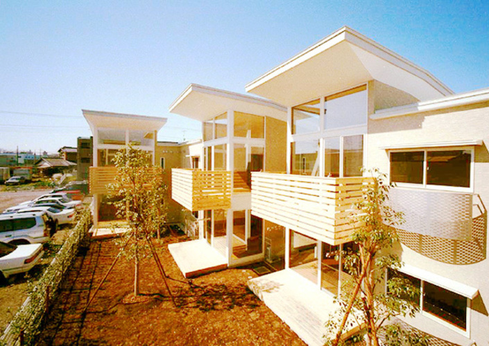 シンボルツリーを取り囲む家並み