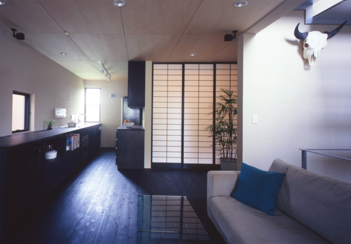 自然素材と抑えた色で和モダンの空間を演出