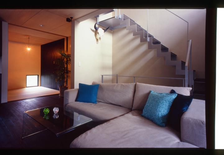 日常使用しない和室は障子を開放してリビングと一体になる