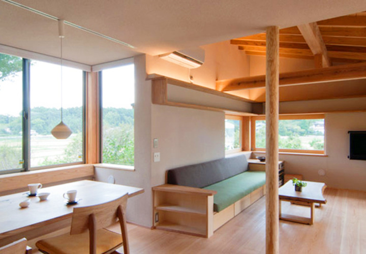 北東の田園風景を採り込むダイニング