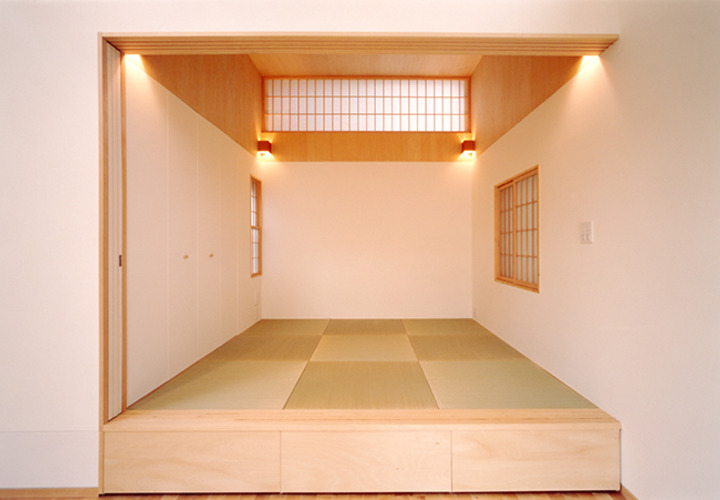 優しいライティングの畳スペース